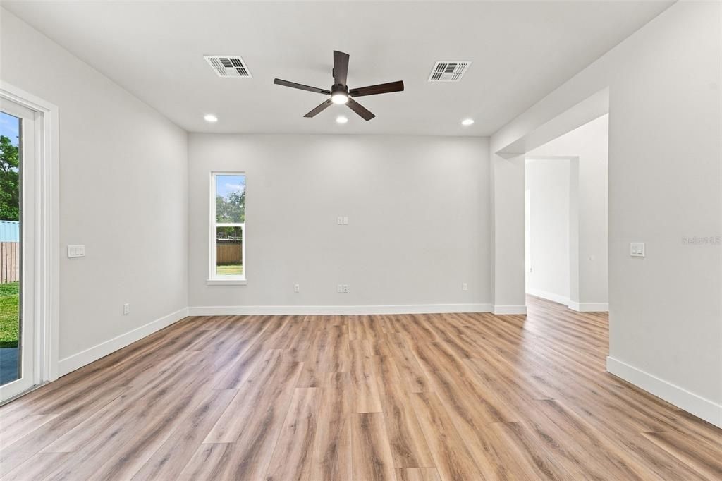 For Rent: $2,500 (3 beds, 2 baths, 1242 Square Feet)