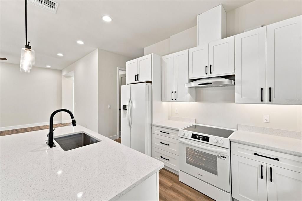For Rent: $2,500 (3 beds, 2 baths, 1242 Square Feet)