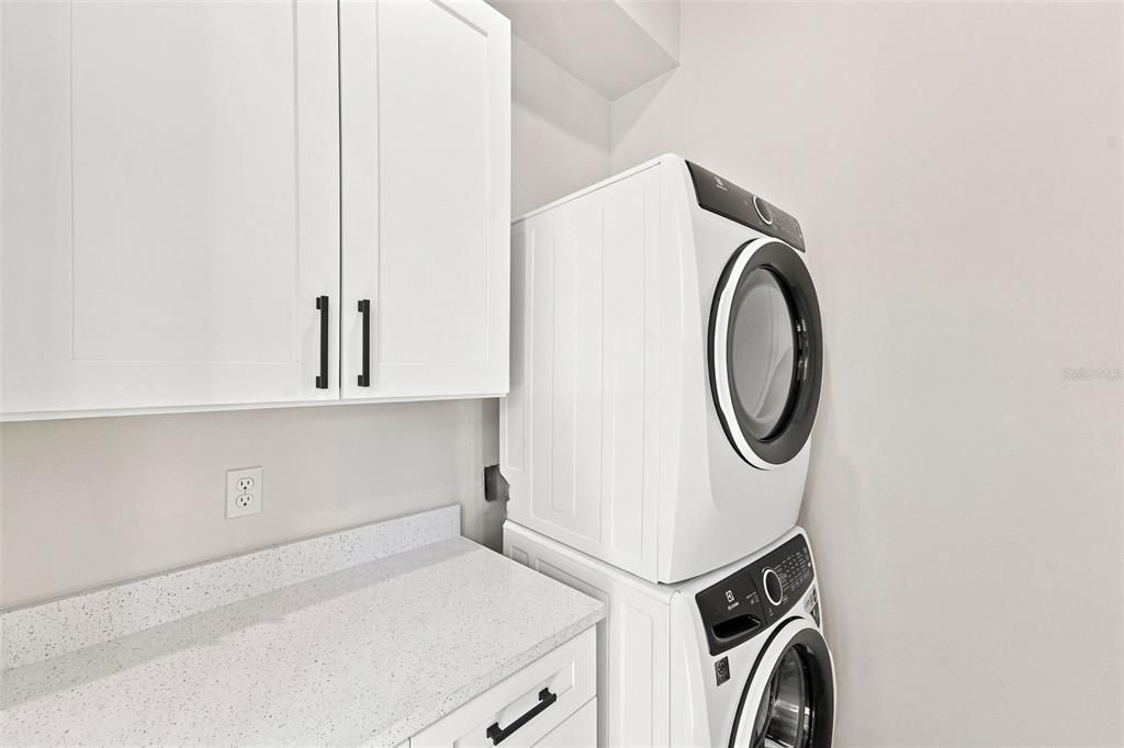 For Rent: $2,500 (3 beds, 2 baths, 1242 Square Feet)