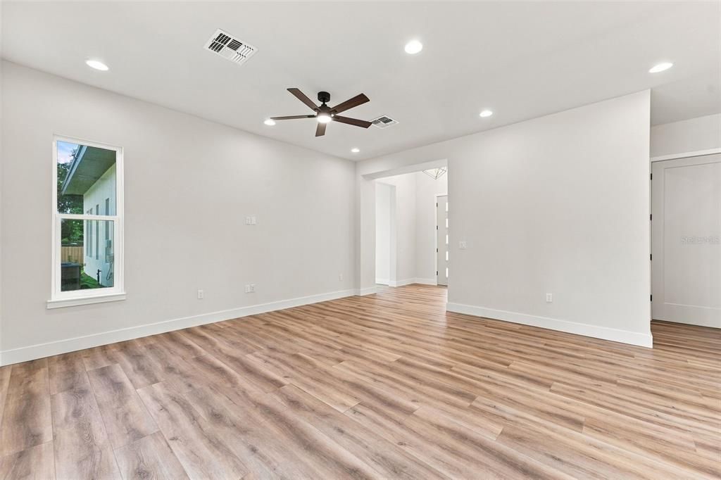 For Rent: $2,500 (3 beds, 2 baths, 1242 Square Feet)