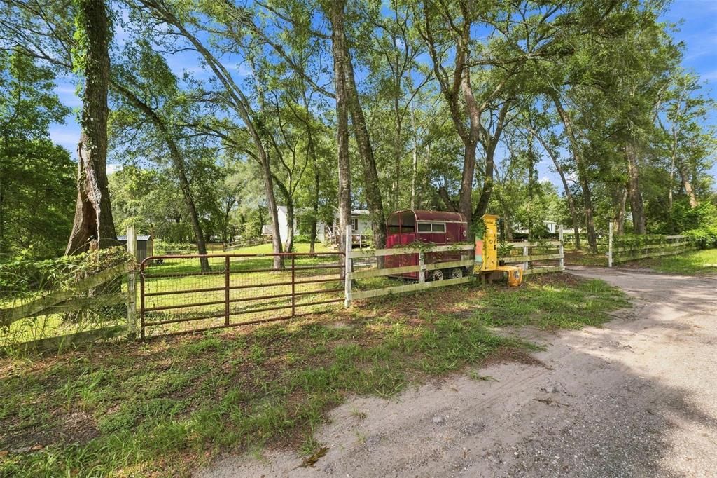 Active With Contract: $267,000 (3 beds, 2 baths, 1104 Square Feet)