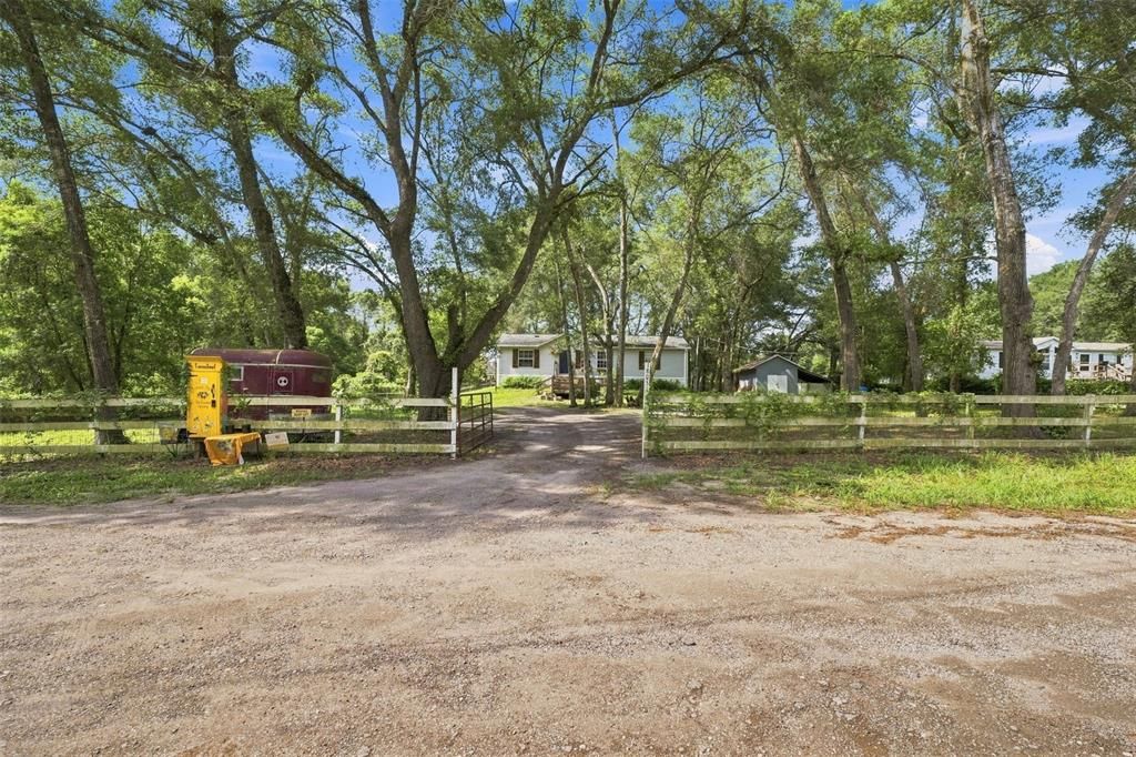 Active With Contract: $267,000 (3 beds, 2 baths, 1104 Square Feet)