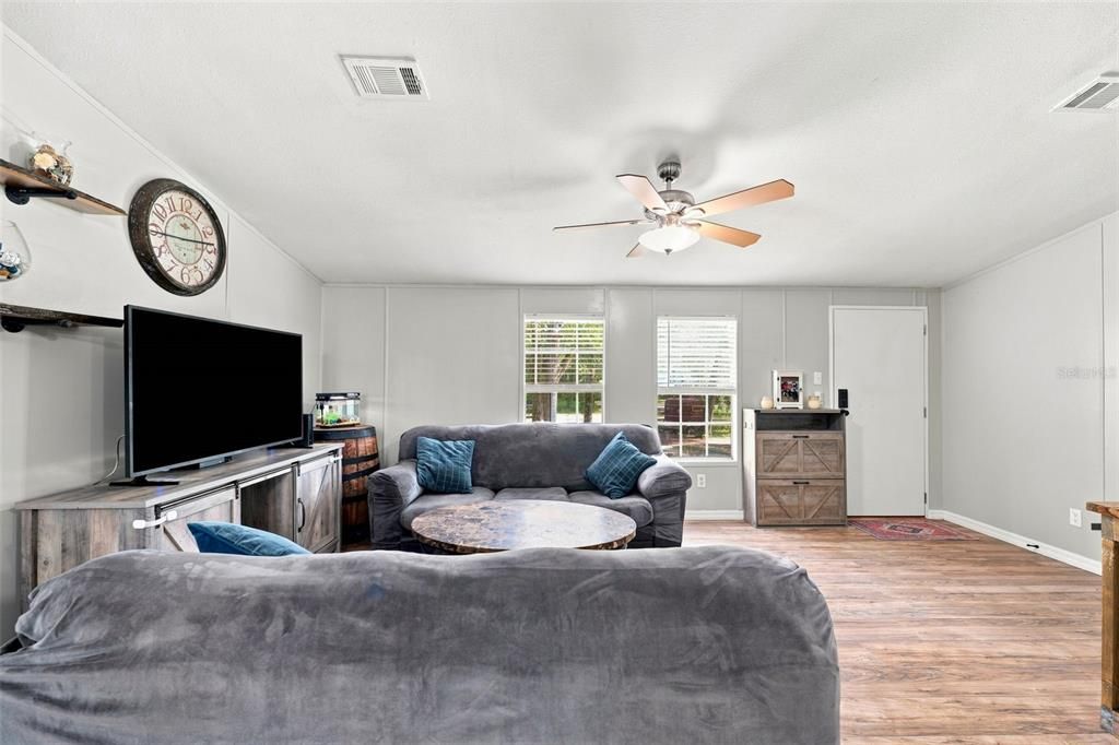 Active With Contract: $267,000 (3 beds, 2 baths, 1104 Square Feet)