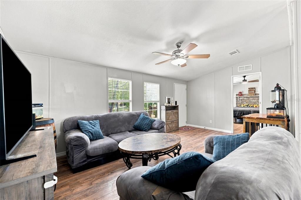 Active With Contract: $267,000 (3 beds, 2 baths, 1104 Square Feet)