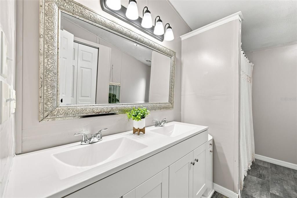Active With Contract: $267,000 (3 beds, 2 baths, 1104 Square Feet)
