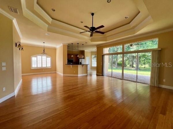 For Rent: $2,400 (3 beds, 2 baths, 1810 Square Feet)