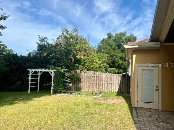 For Rent: $2,400 (3 beds, 2 baths, 1810 Square Feet)