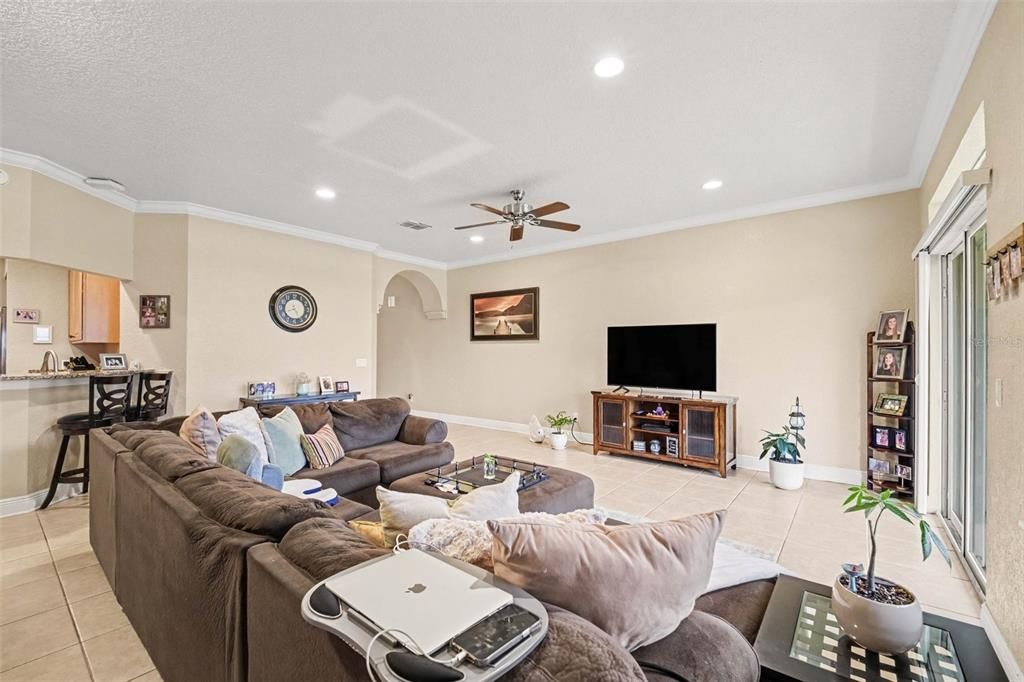 For Sale: $299,900 (3 beds, 2 baths, 1752 Square Feet)