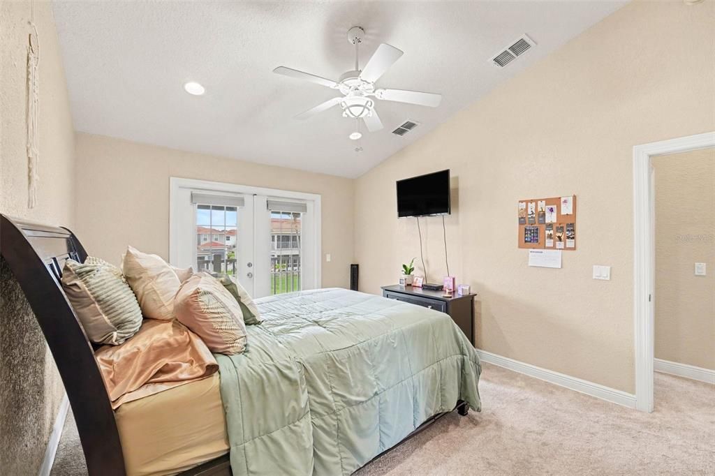 For Sale: $299,900 (3 beds, 2 baths, 1752 Square Feet)