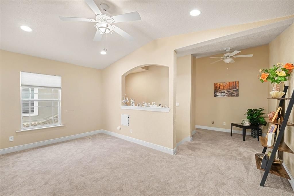 For Sale: $299,900 (3 beds, 2 baths, 1752 Square Feet)