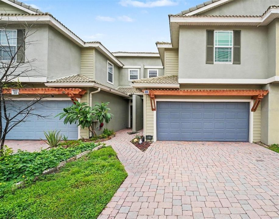 For Sale: $299,900 (3 beds, 2 baths, 1752 Square Feet)