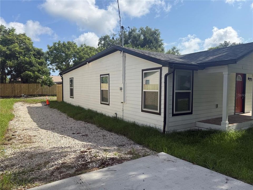 For Rent: $2,195 (3 beds, 2 baths, 1196 Square Feet)