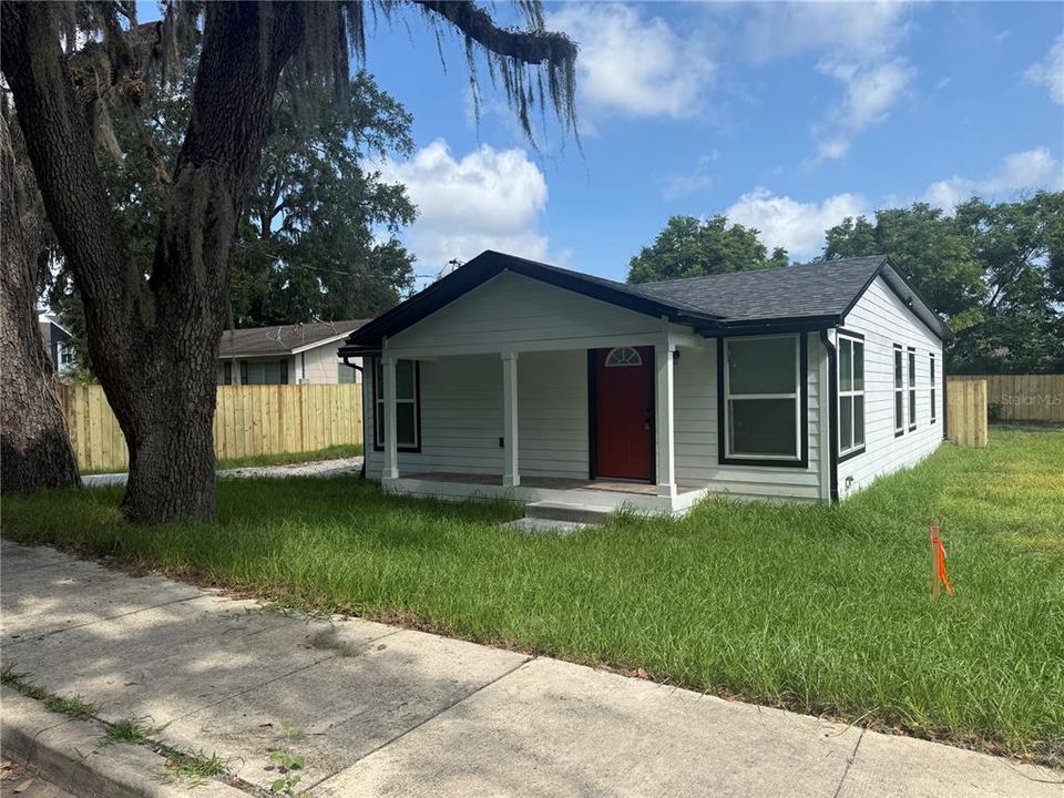 For Rent: $2,195 (3 beds, 2 baths, 1196 Square Feet)