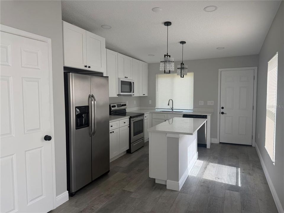 For Rent: $2,195 (3 beds, 2 baths, 1196 Square Feet)