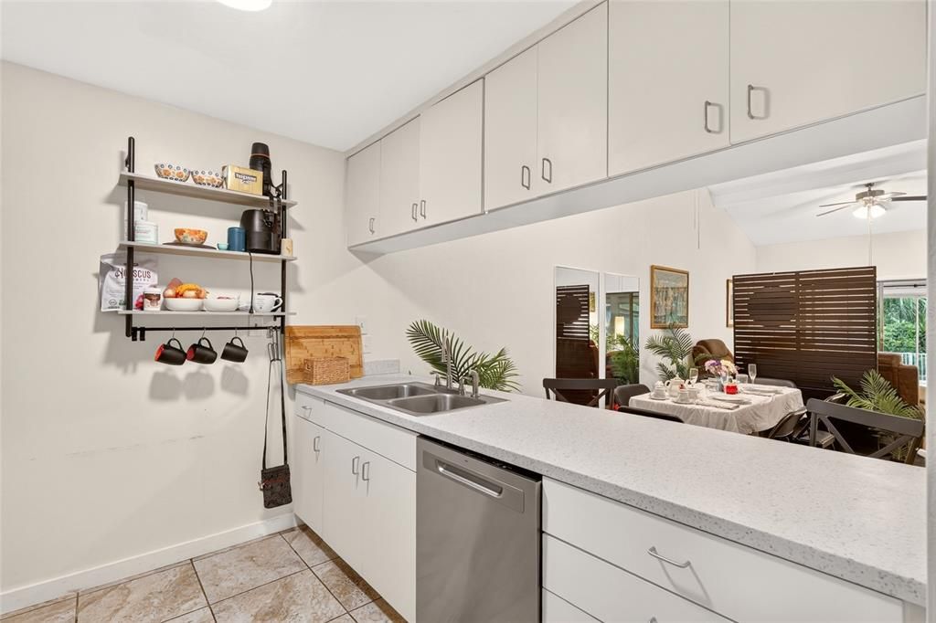 For Sale: $199,900 (2 beds, 2 baths, 1498 Square Feet)