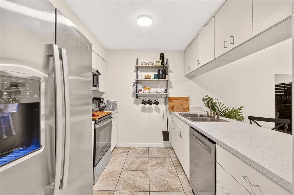 For Sale: $199,900 (2 beds, 2 baths, 1498 Square Feet)