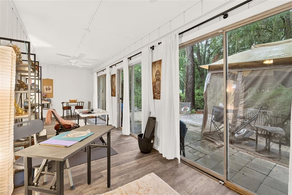 For Sale: $199,900 (2 beds, 2 baths, 1498 Square Feet)