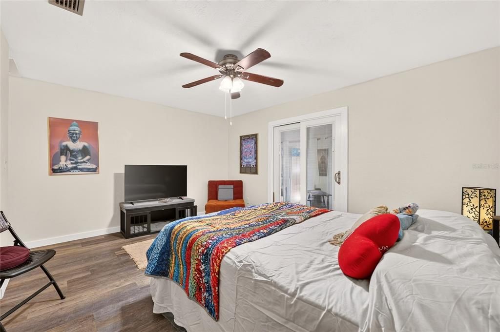 For Sale: $199,900 (2 beds, 2 baths, 1498 Square Feet)