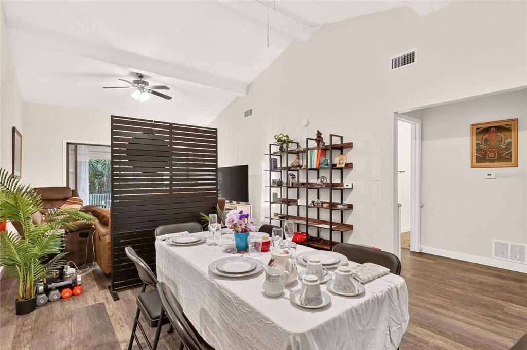 For Sale: $199,900 (2 beds, 2 baths, 1498 Square Feet)