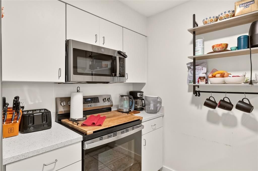 For Sale: $199,900 (2 beds, 2 baths, 1498 Square Feet)