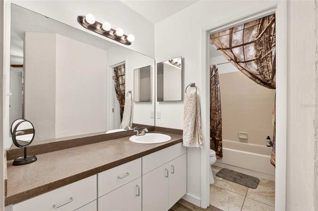 For Sale: $199,900 (2 beds, 2 baths, 1498 Square Feet)