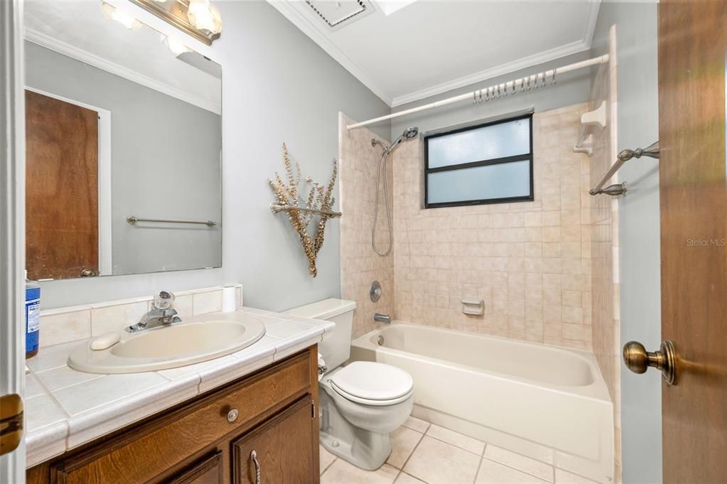 For Sale: $330,000 (3 beds, 2 baths, 1518 Square Feet)