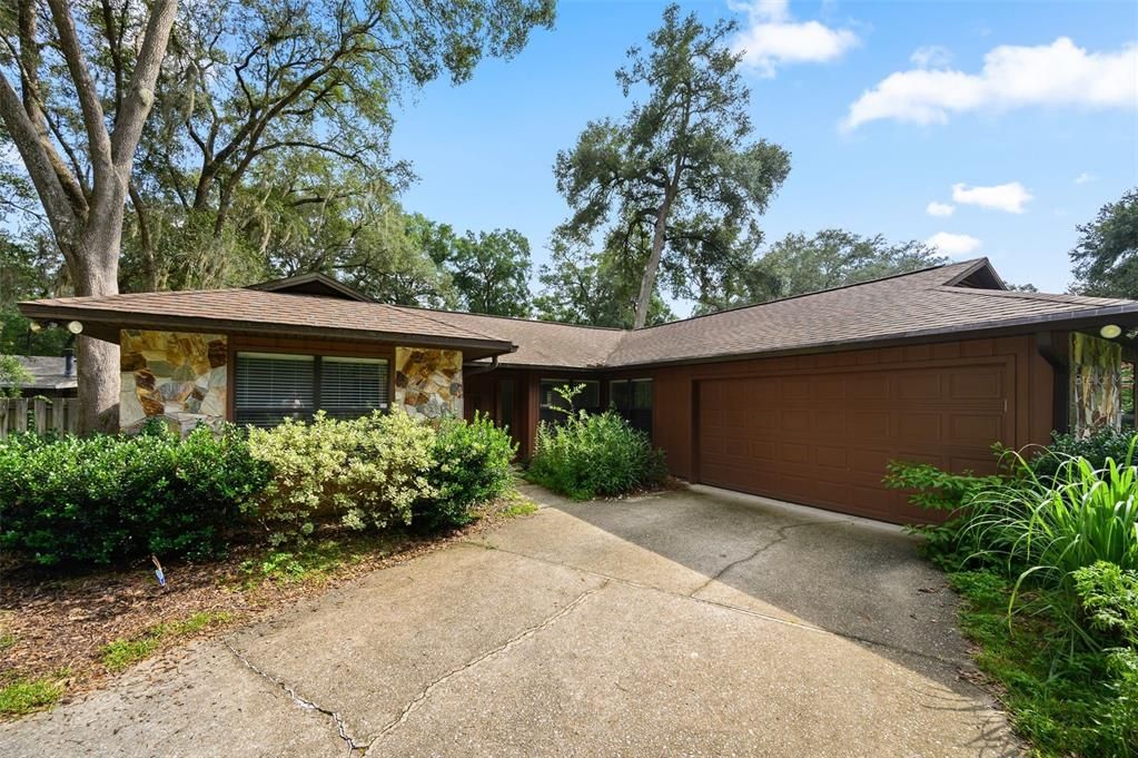 For Sale: $330,000 (3 beds, 2 baths, 1518 Square Feet)
