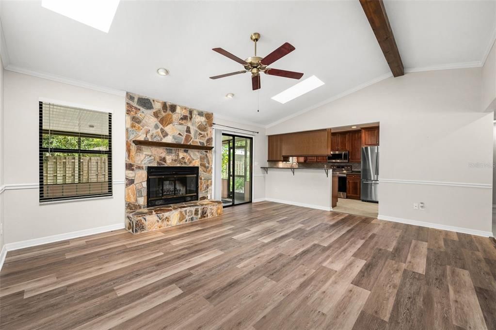 For Sale: $330,000 (3 beds, 2 baths, 1518 Square Feet)