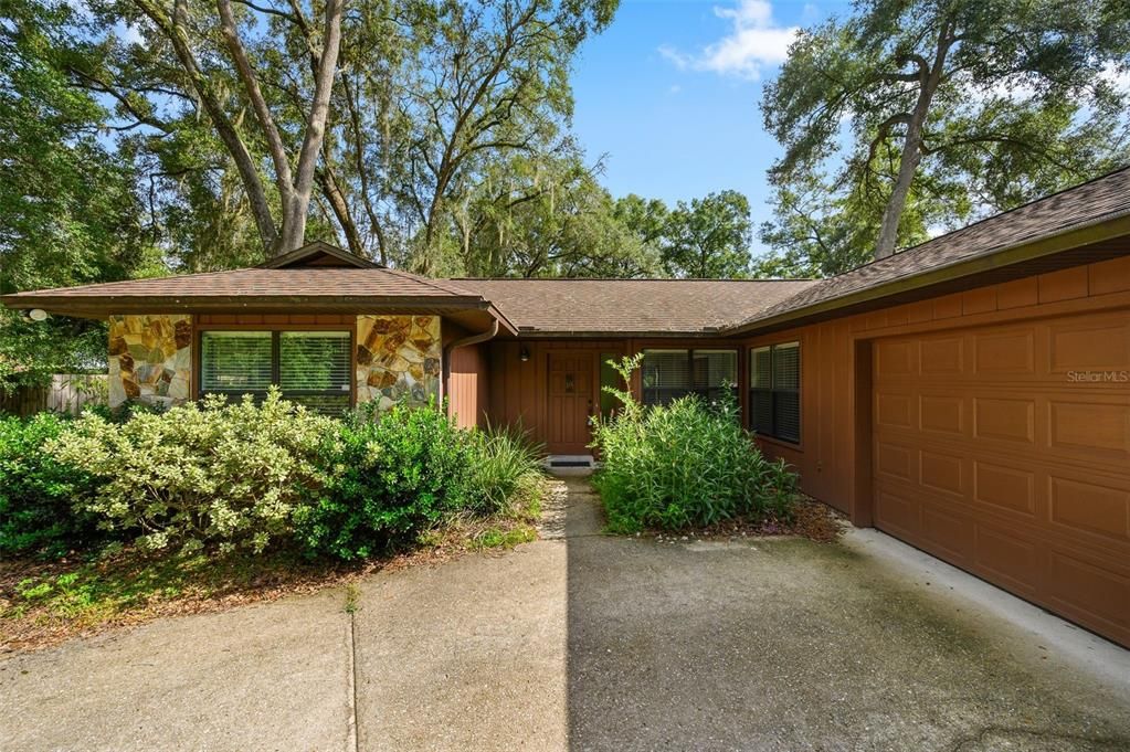 For Sale: $330,000 (3 beds, 2 baths, 1518 Square Feet)