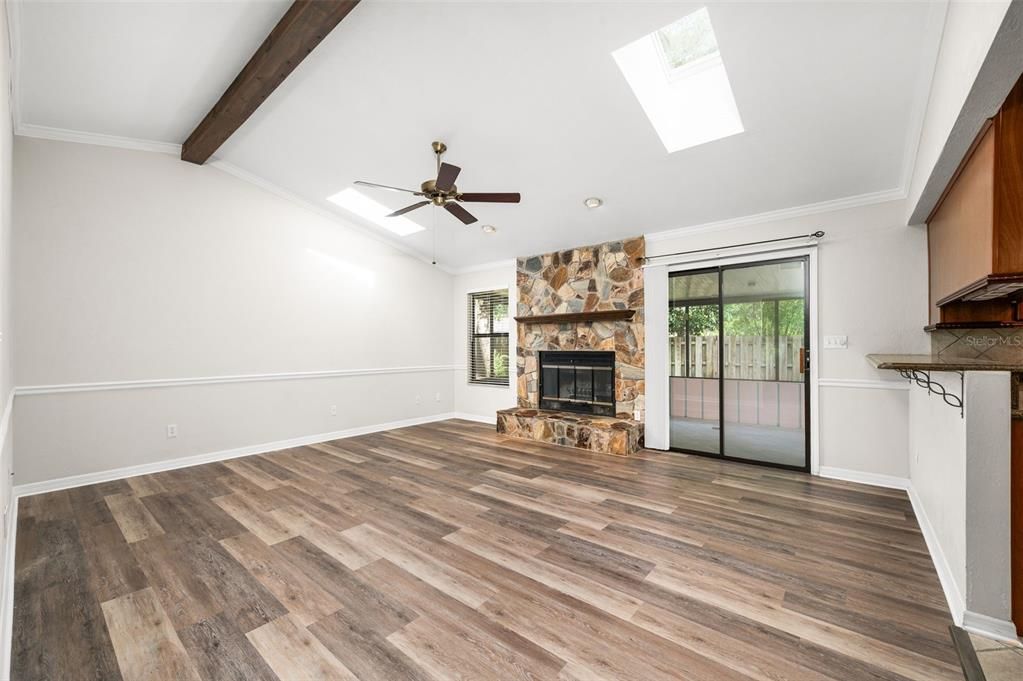For Sale: $330,000 (3 beds, 2 baths, 1518 Square Feet)