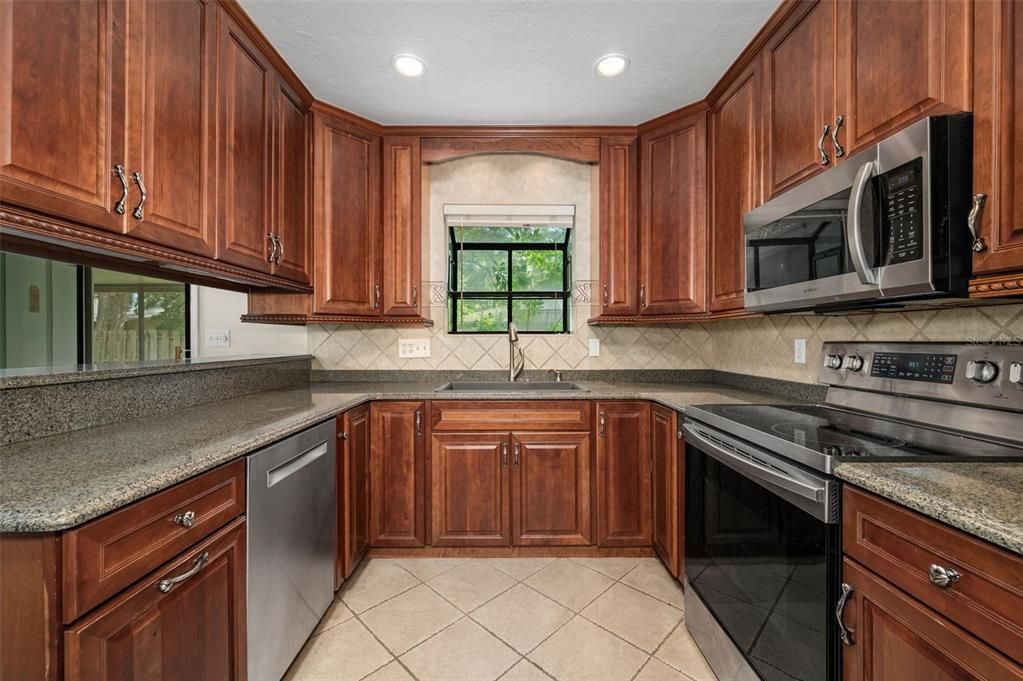 For Sale: $330,000 (3 beds, 2 baths, 1518 Square Feet)
