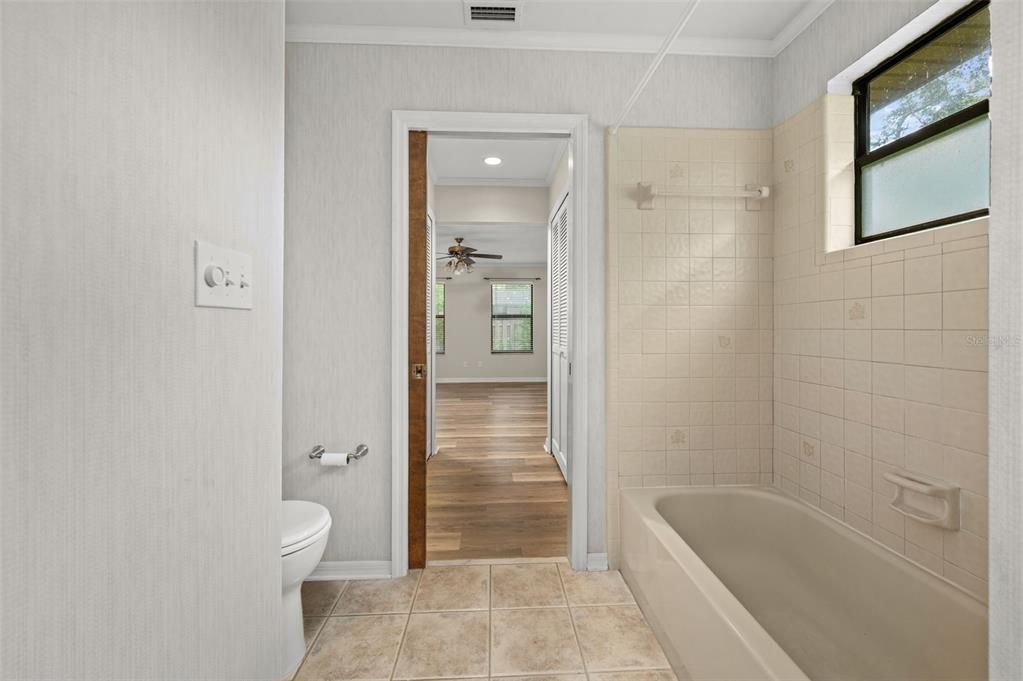 For Sale: $330,000 (3 beds, 2 baths, 1518 Square Feet)