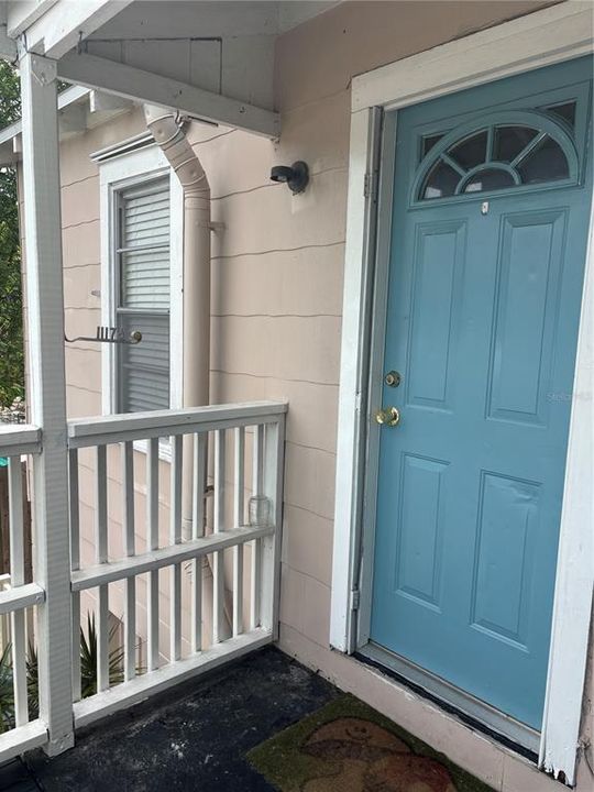 Active With Contract: $1,590 (1 beds, 2 baths, 650 Square Feet)