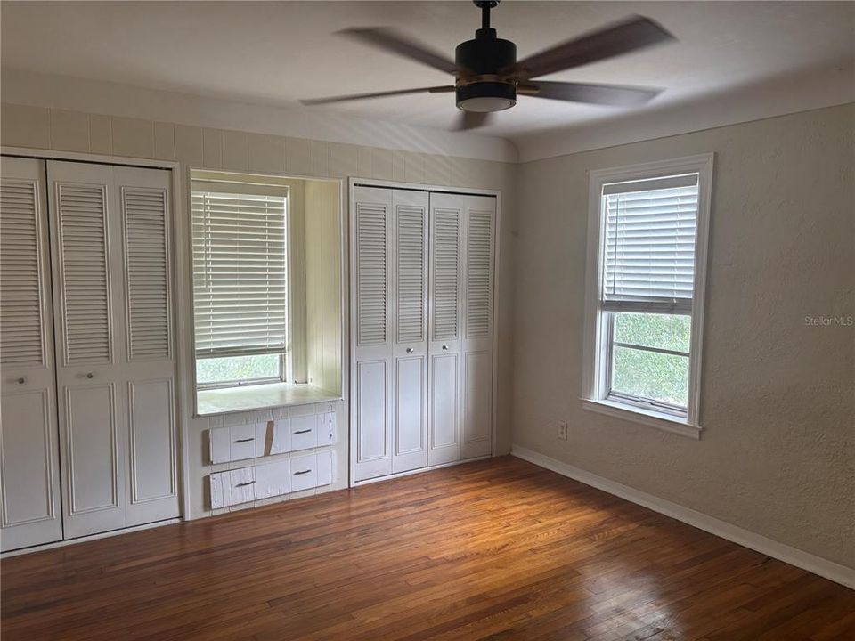 Active With Contract: $1,590 (1 beds, 2 baths, 650 Square Feet)