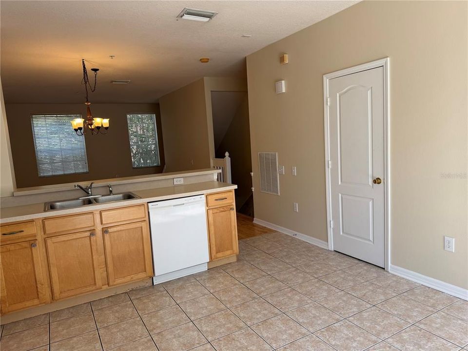 For Rent: $2,900 (3 beds, 2 baths, 1844 Square Feet)