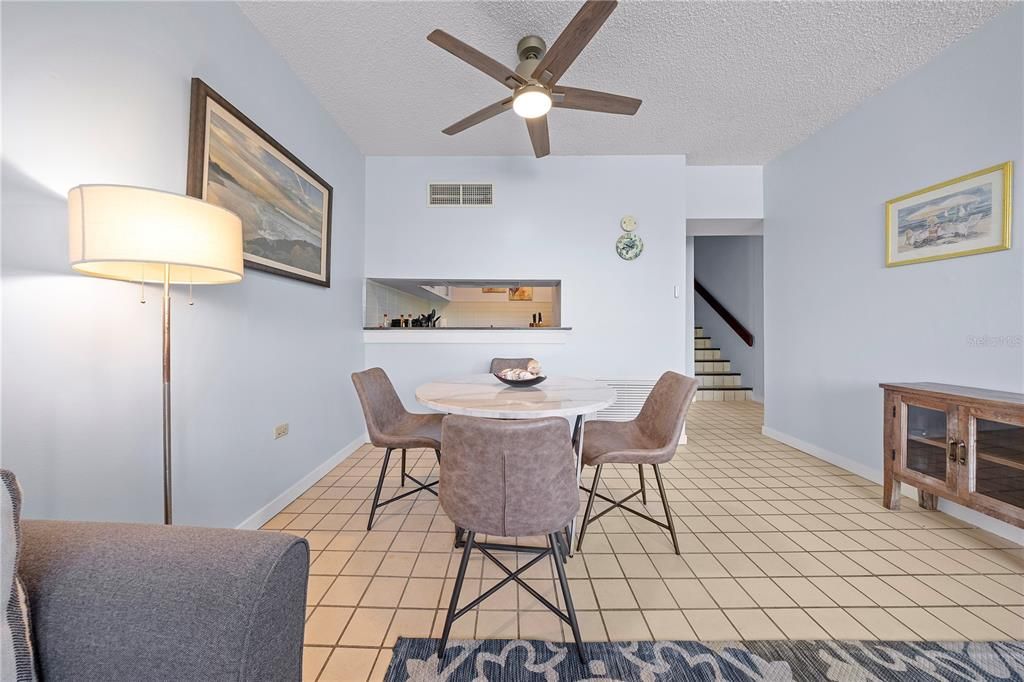 For Sale: $330,000 (1 beds, 1 baths, 806 Square Feet)