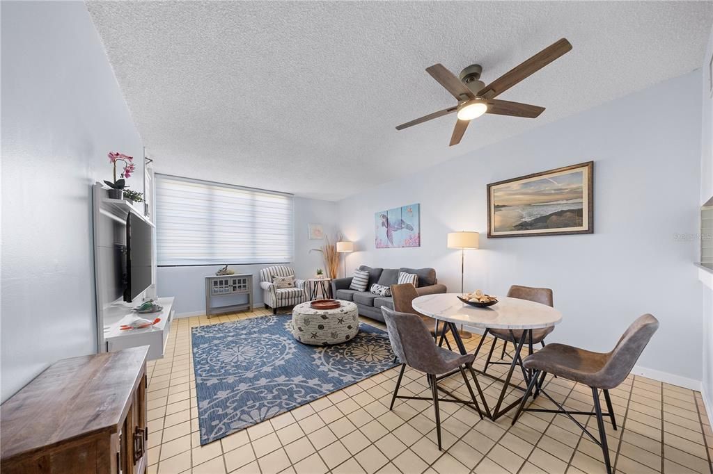 For Sale: $330,000 (1 beds, 1 baths, 806 Square Feet)