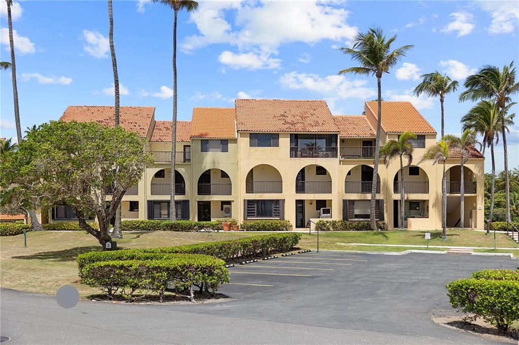 For Sale: $330,000 (1 beds, 1 baths, 806 Square Feet)