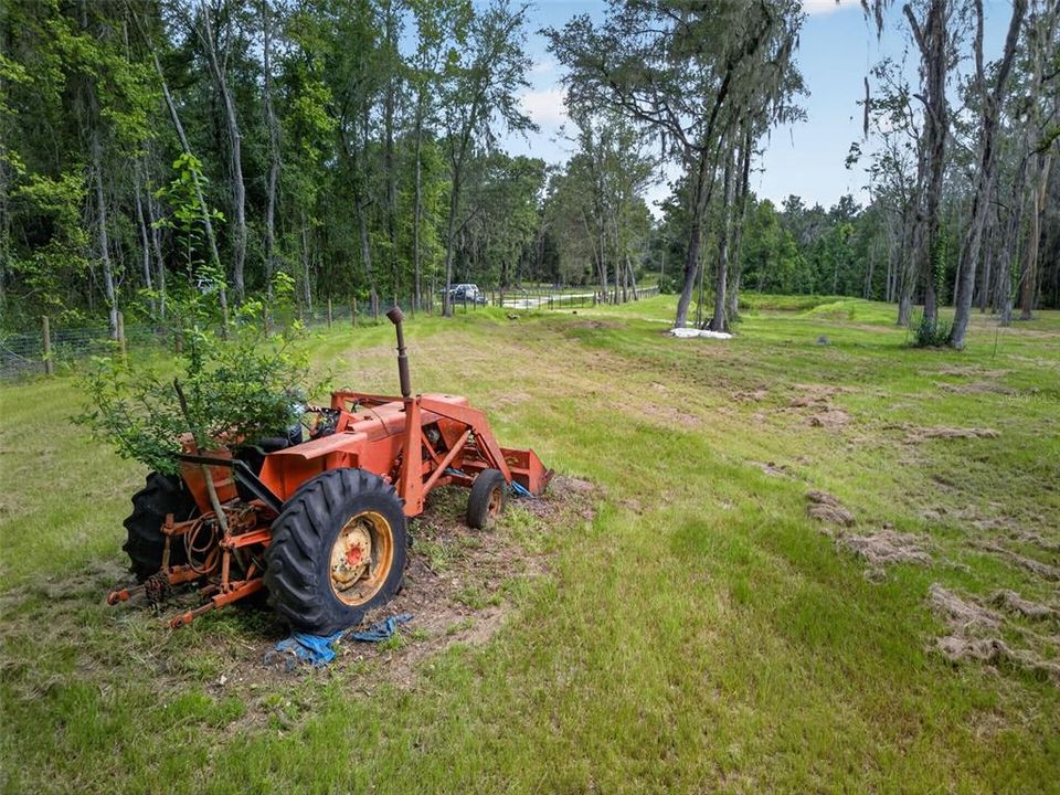 待售: $144,000 (3.18 acres)