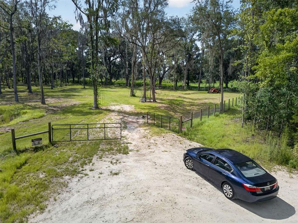 待售: $144,000 (3.18 acres)