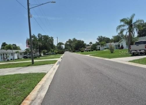 For Sale: $205,000 (2 beds, 1 baths, 832 Square Feet)