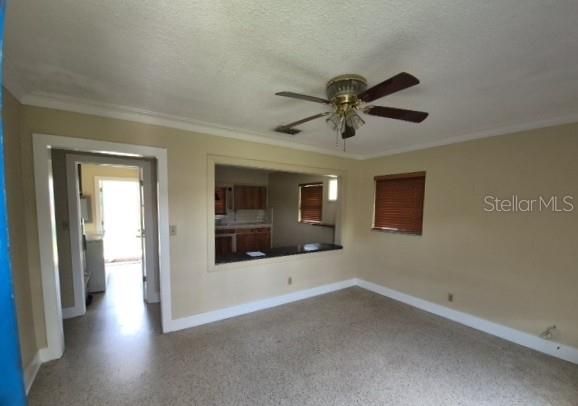 For Sale: $205,000 (2 beds, 1 baths, 832 Square Feet)