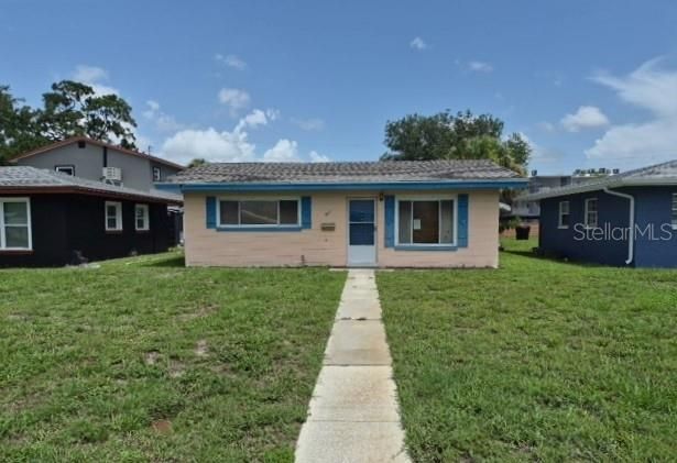 For Sale: $205,000 (2 beds, 1 baths, 832 Square Feet)