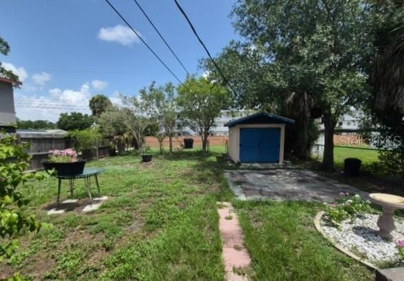 For Sale: $205,000 (2 beds, 1 baths, 832 Square Feet)