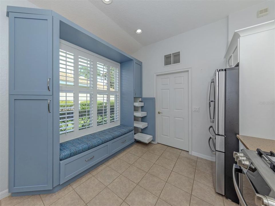 For Sale: $445,000 (3 beds, 2 baths, 1484 Square Feet)