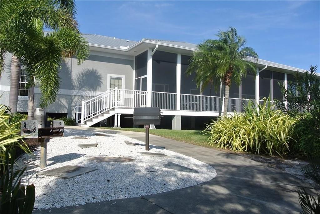 For Sale: $339,500 (2 beds, 2 baths, 1132 Square Feet)