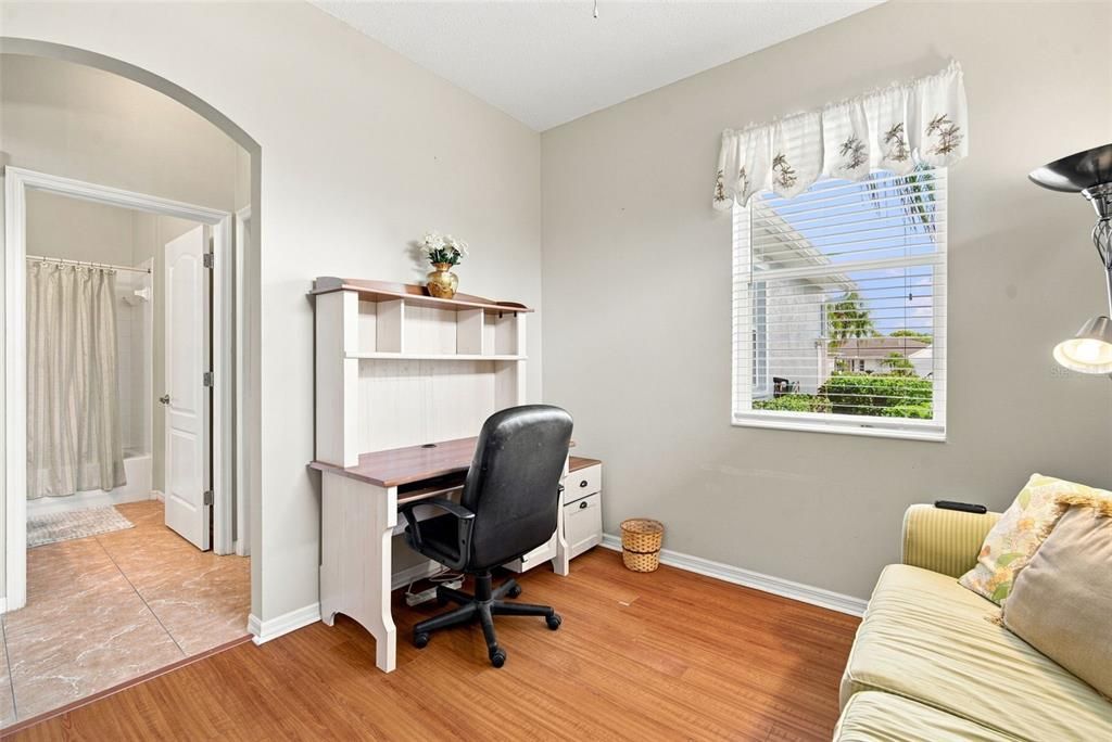 Activo con contrato: $235,000 (3 camas, 2 baños, 1301 Pies cuadrados)