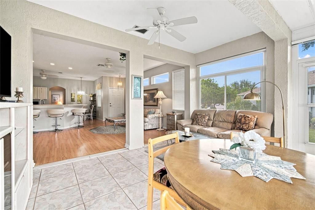 Activo con contrato: $235,000 (3 camas, 2 baños, 1301 Pies cuadrados)