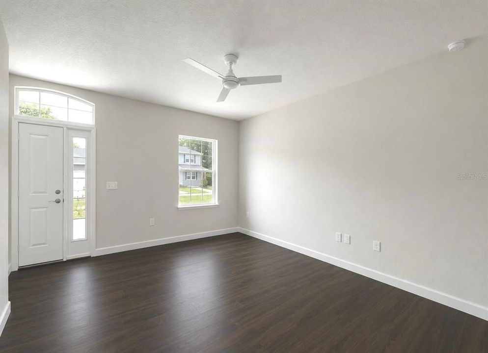For Rent: $1,595 (3 beds, 3 baths, 1352 Square Feet)