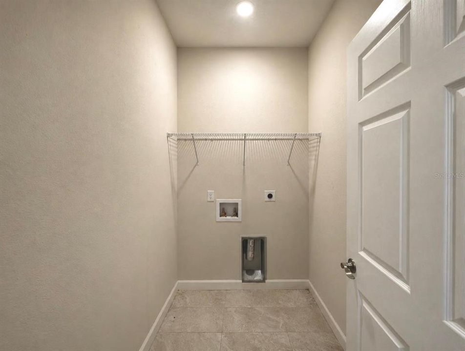 For Rent: $1,595 (3 beds, 3 baths, 1352 Square Feet)